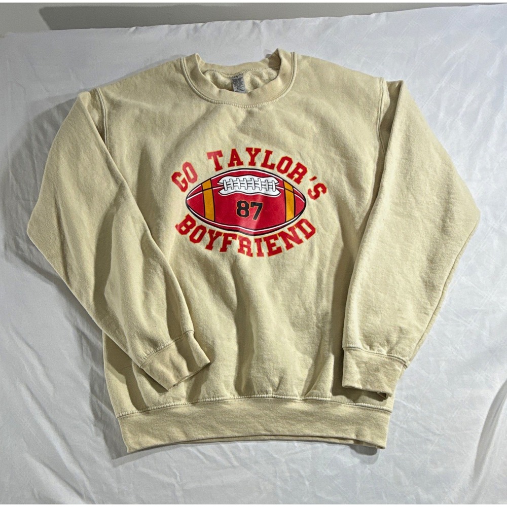 Gildan Go Taylor's Boyfriend 87 Football Graphic Beige Crewneck Pullover S